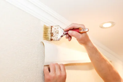 Pose de papier peint à la Pouge — revêtements muraux et toiles de verre